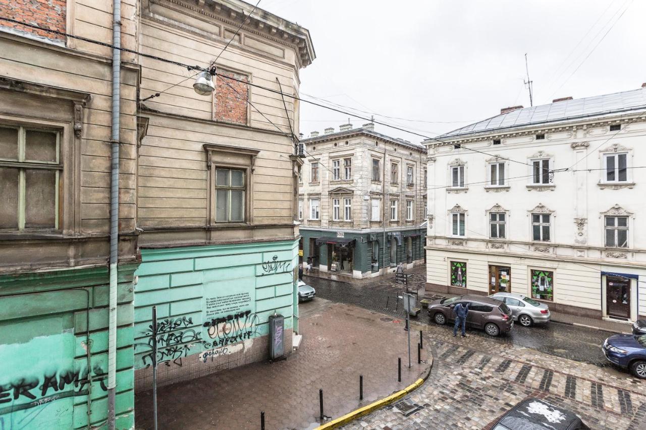 по вул.люльки 8 - On Lulki Street 8